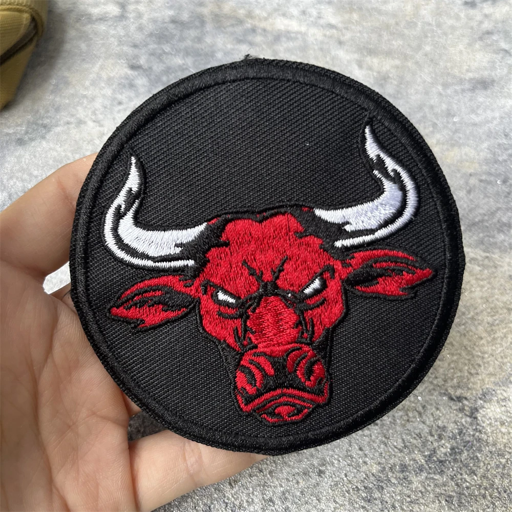 Chevron-brrazalete táctico de moral de torero rojo, parches bordados de gancho y bucle para ropa, emblemas, pegatina para mochila