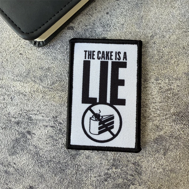 Portal The Cake Is A Lie Morale parche táctico insignia militar parche brazalete gancho y bucle mochila al aire libre accesorios pegatinas - imagen 5