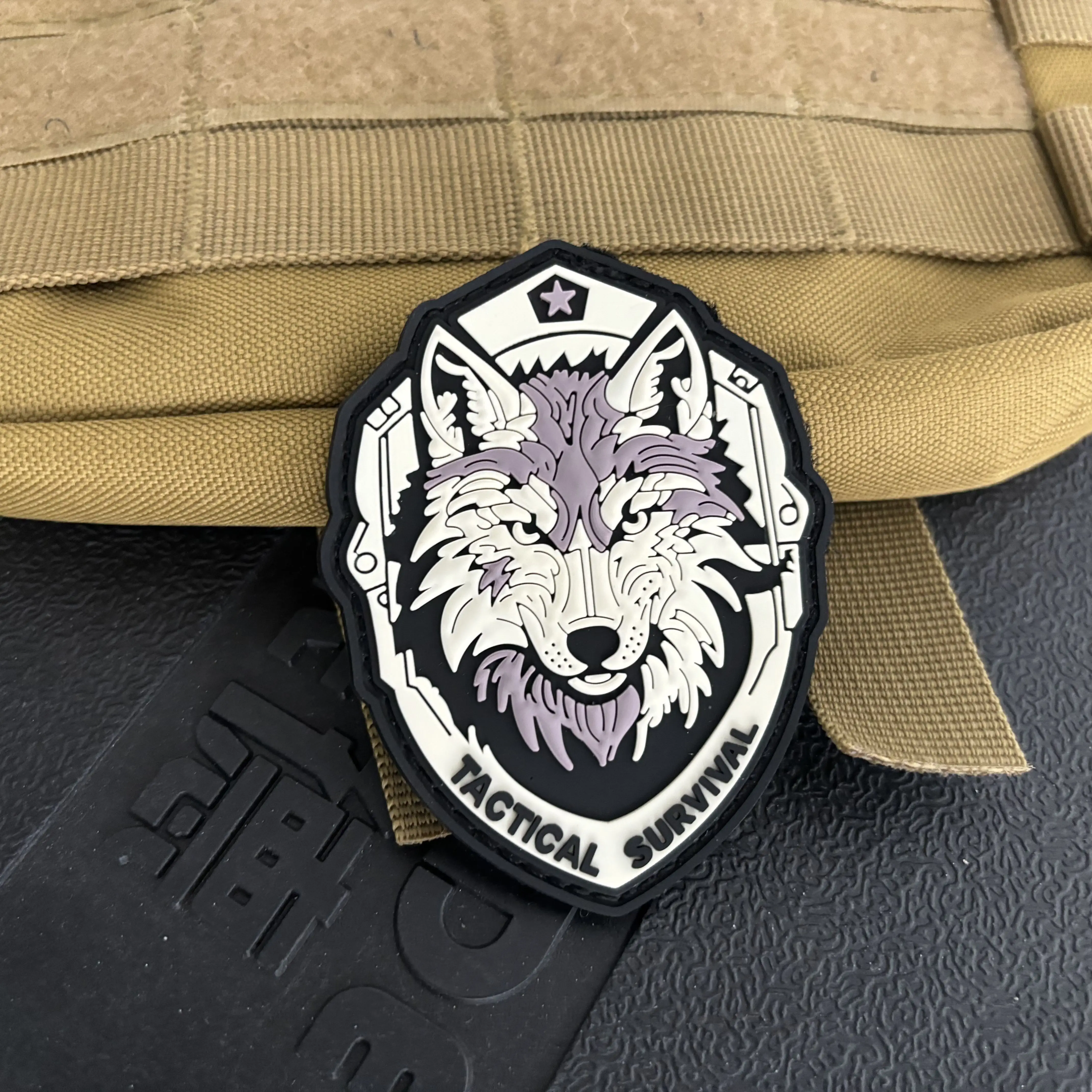Parche de lobo de supervivencia táctica de PVC 3D, insignia de moral con gancho y bucle, parches para ropa, pegatina para mochila militar, accesorios, brazalete - imagen 5