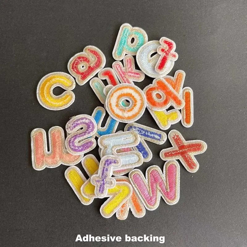 26 letras, A ~ Z dibujos animados lindo Color alfabeto inglés letra tela bordado apliques hierro en parches para ropa niños, camisa - imagen 3
