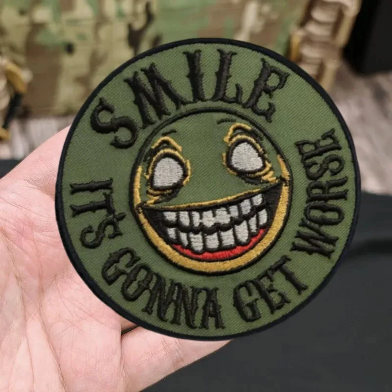 ¡Sorrisa! Es va conseguir peor parches tácticos de moral bordados parche divertido de gancho y bucle insignia militar brazalete pegatinas para mochila - imagen 5