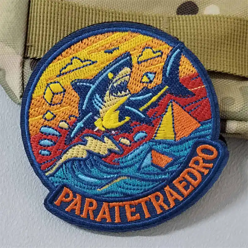 Parche bordado táctico tiburón enojado con velcro – mochilas - imagen 4