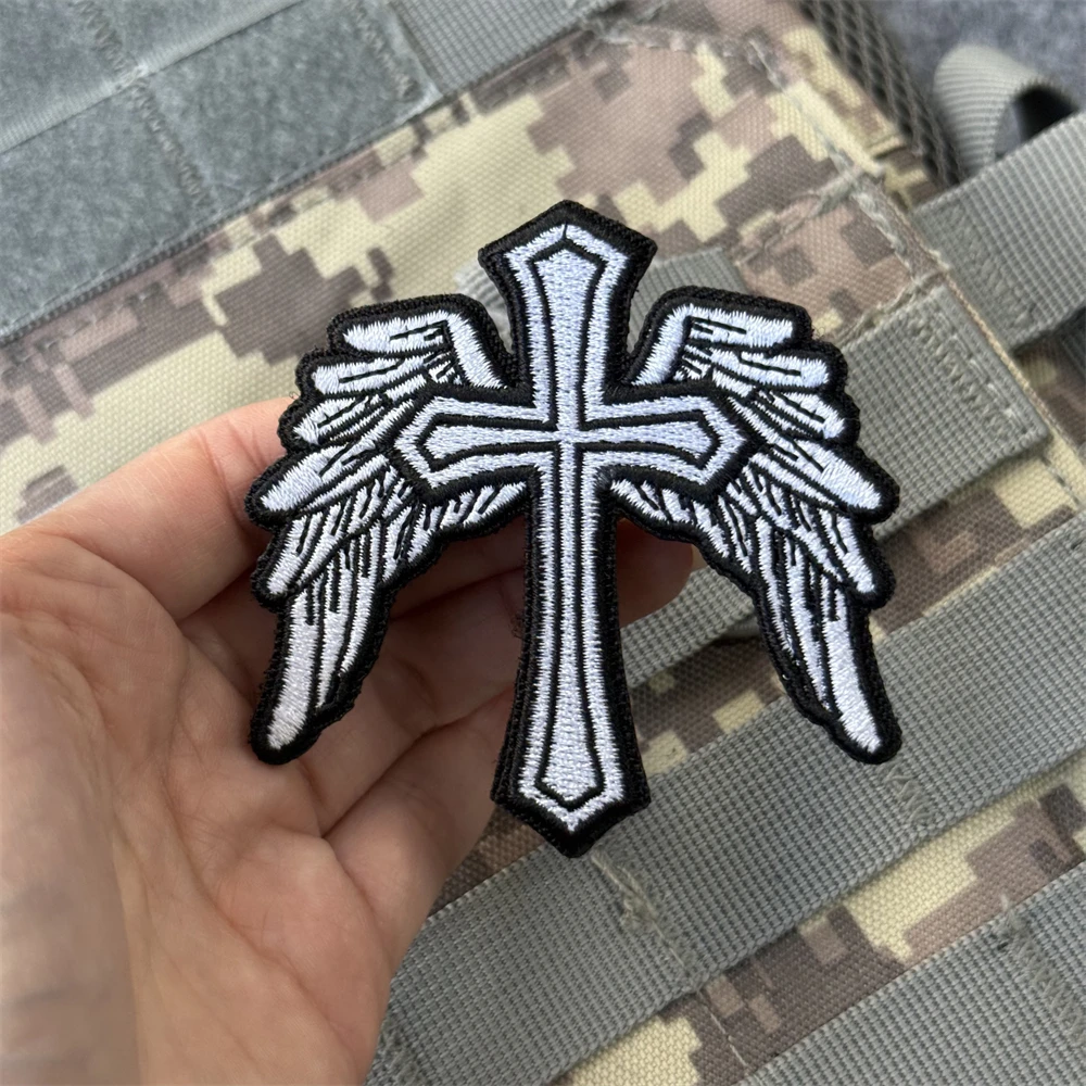 Parche táctico de moral con cruz con alas, insignia cristiana angélica, parches bordados de gancho y bucle para ropa, pegatina para mochila - imagen 3
