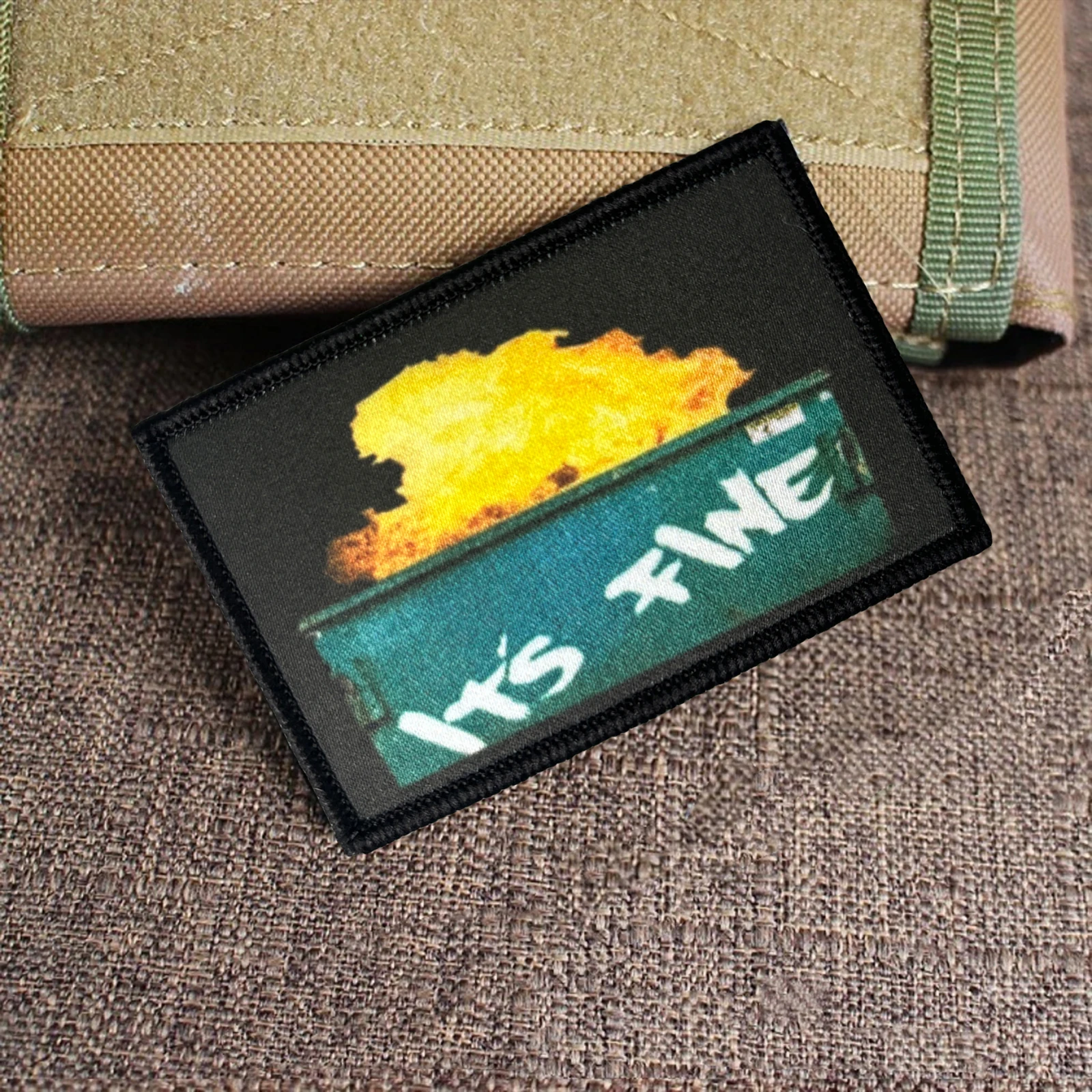 Parche táctico Dumpster Fire It's Fine, emblema divertido con gancho y bucle, insignia de moral del ejército militar de EE. UU., brazalete, pegatinas para mochila de regalo
