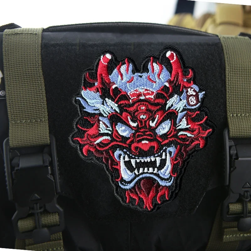 Suprimir el mal bordado parche táctico militar moral insignia gancho bucle parches mochila pegatinas para ropa brazalete