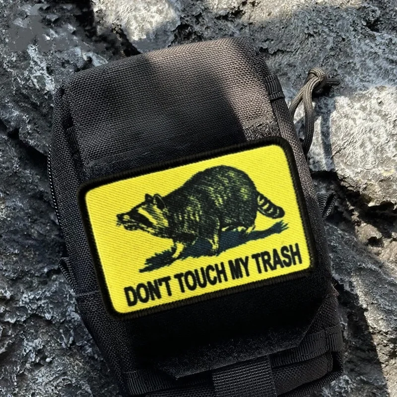 Parche de insignia de mapache Meme moral, no toque Mi basura, mapache impreso, gancho y bucle, pegatinas de mochila, apliques de brazalete del ejército militar - imagen 5