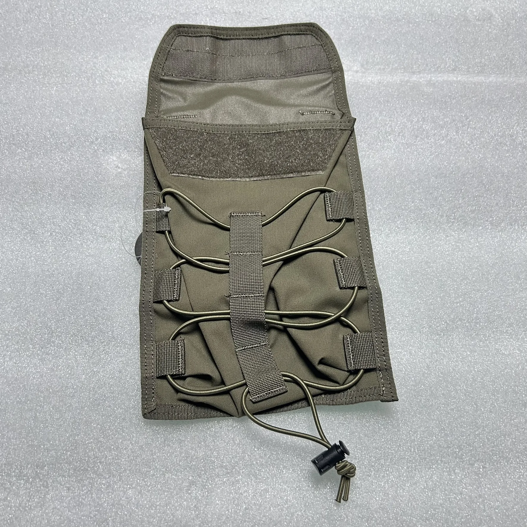 Paquete de hidratación táctico MOLLE, diseño cuadrado ligero para vejiga de agua de 2L, Compatible con equipo de senderismo al aire libre