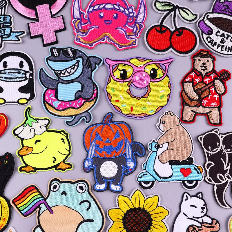 Parche bordado de Animal de dibujos animados con cuchillo, parches para planchar en la ropa, pegatinas de rayas Hippie, gato, perro, lazo de gancho - imagen 3