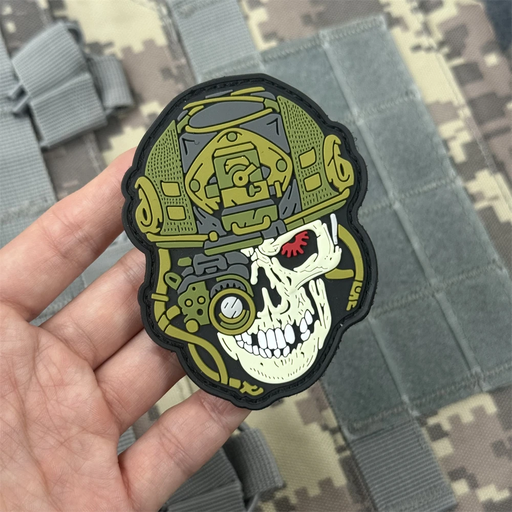 Parche de insignia de moral de PVC desgastado al hueso, brazalete de soldado táctico, gancho y bucle de Coyote militar, accesorios para mochila, pegatinas - imagen 3