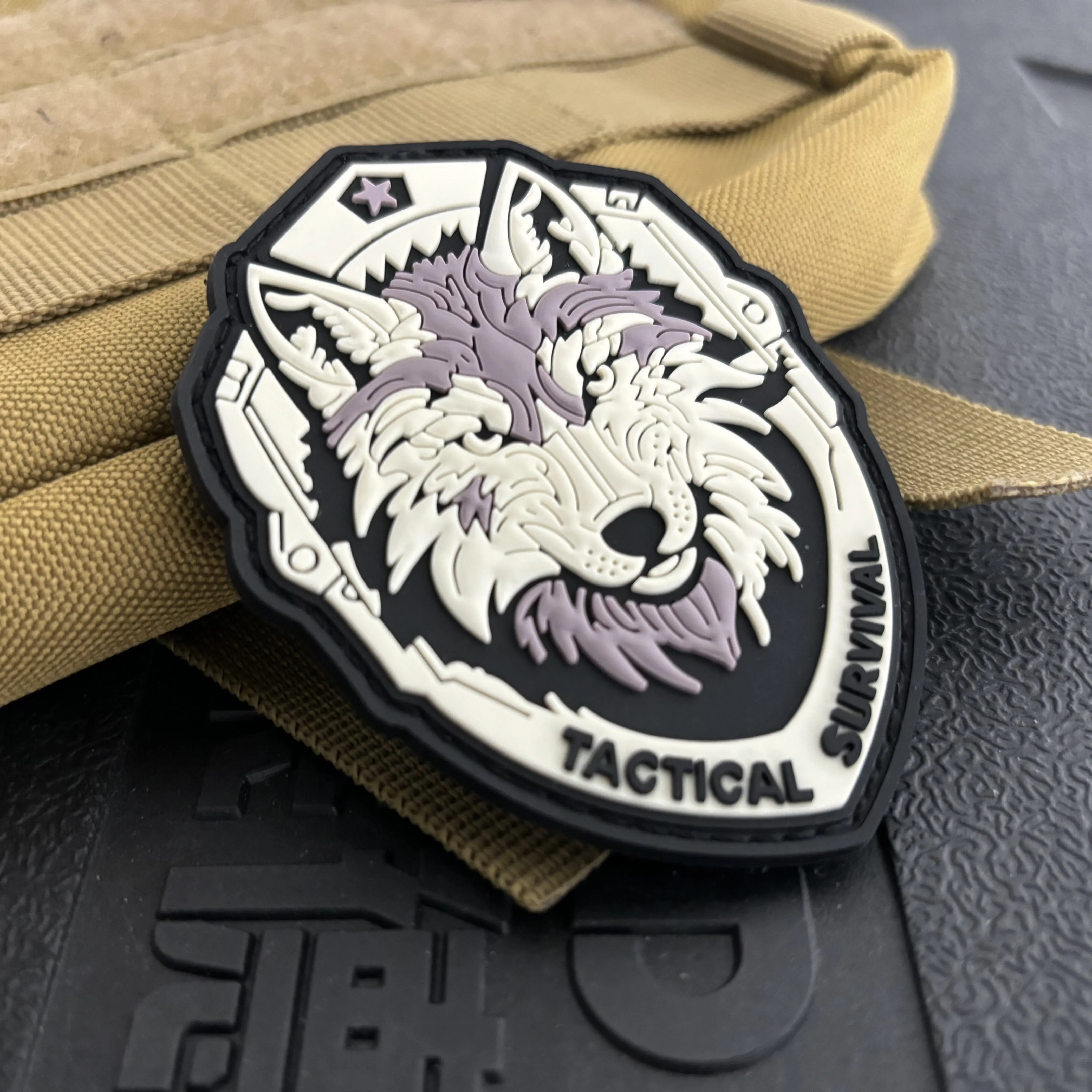 Parche de lobo de supervivencia táctica de PVC 3D, insignia de moral con gancho y bucle, parches para ropa, pegatina para mochila militar, accesorios, brazalete - imagen 4