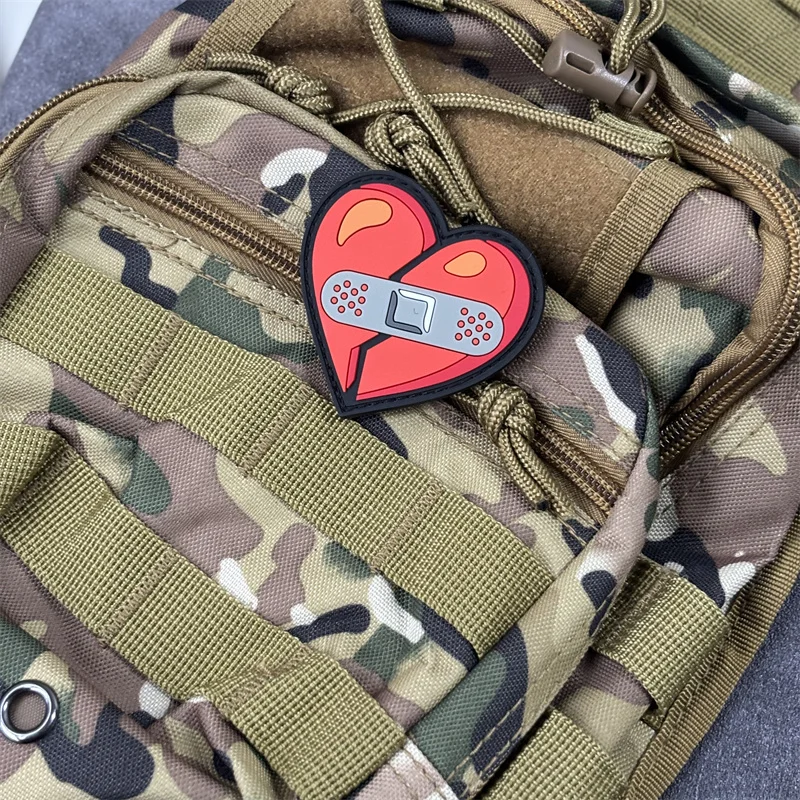 Parche de PVC 3D "Corazón agrietado", insignia de moral táctica, parches militares con gancho, ropa, mochila, pegatinas, brazalete