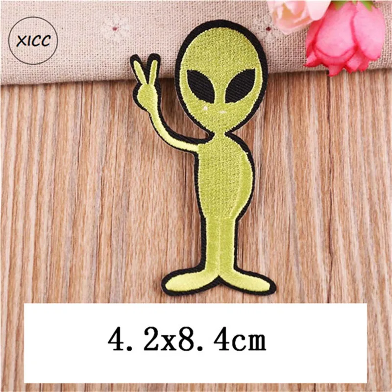 ET OVNI verde insignias alienígenas bordado de amigos, parches para planchar, ojos grandes, pegatinas de Aliens, apliques para ropa, decoración DIY - imagen 5