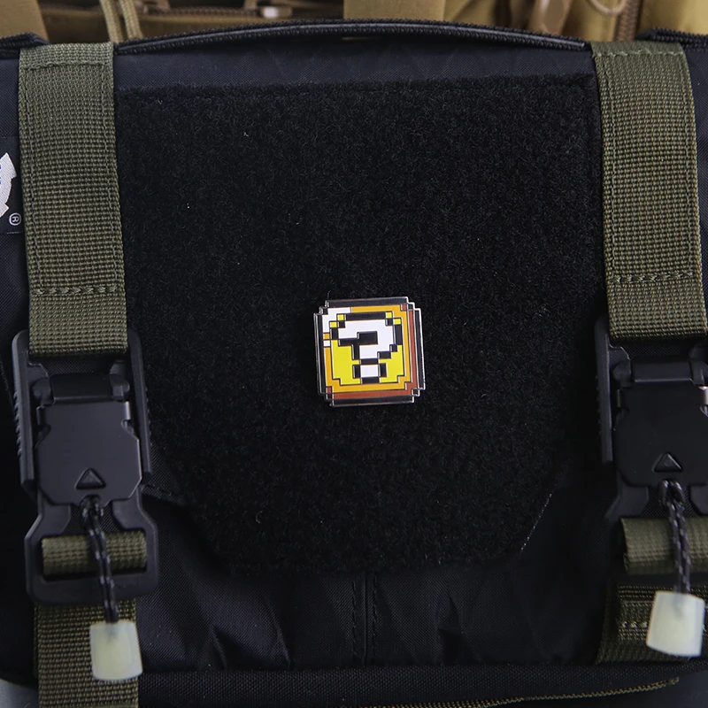 Parche de caja mágica de píxeles de Metal, pegatinas para mochila DIY, insignia táctica, apliques, bolsa de ropa, signo de interrogación decorativo - imagen 3