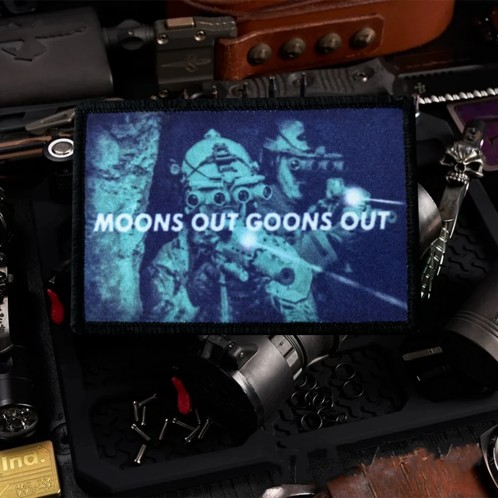 Parche táctico Moons Out Goons Out NVG con estampado de visión nocturna, emblema de gancho y bucle, insignia de moral militar, brazalete, pegatina para mochila Chevron