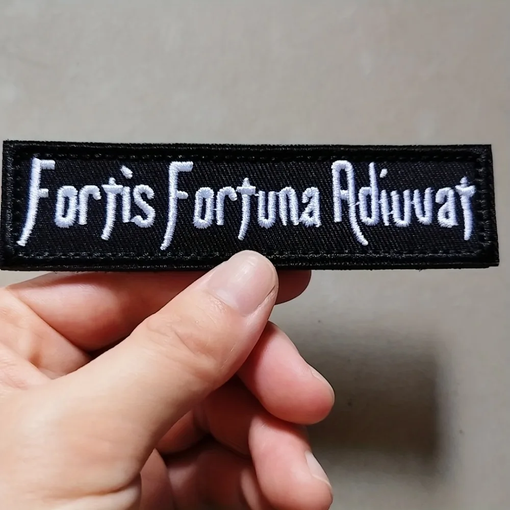 parches velcro mochila tácticos de bordados "Fortis Fortuna Adiuvat" Brave Funny Meme Velcros Parche Morale Gancho y bucle para mochila táctica Molle - Insignia bordada latina - imagen 2