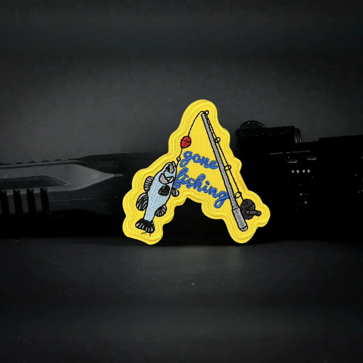 Parche táctico, insignia de moral de pesca, parches de gancho y bucle bordados amarillos para ropa, mochila, brazalete, pegatina - imagen 3