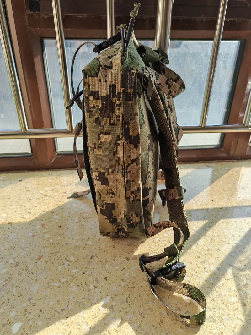 Mochila ligera para senderismo y montañismo al aire libre - imagen 5