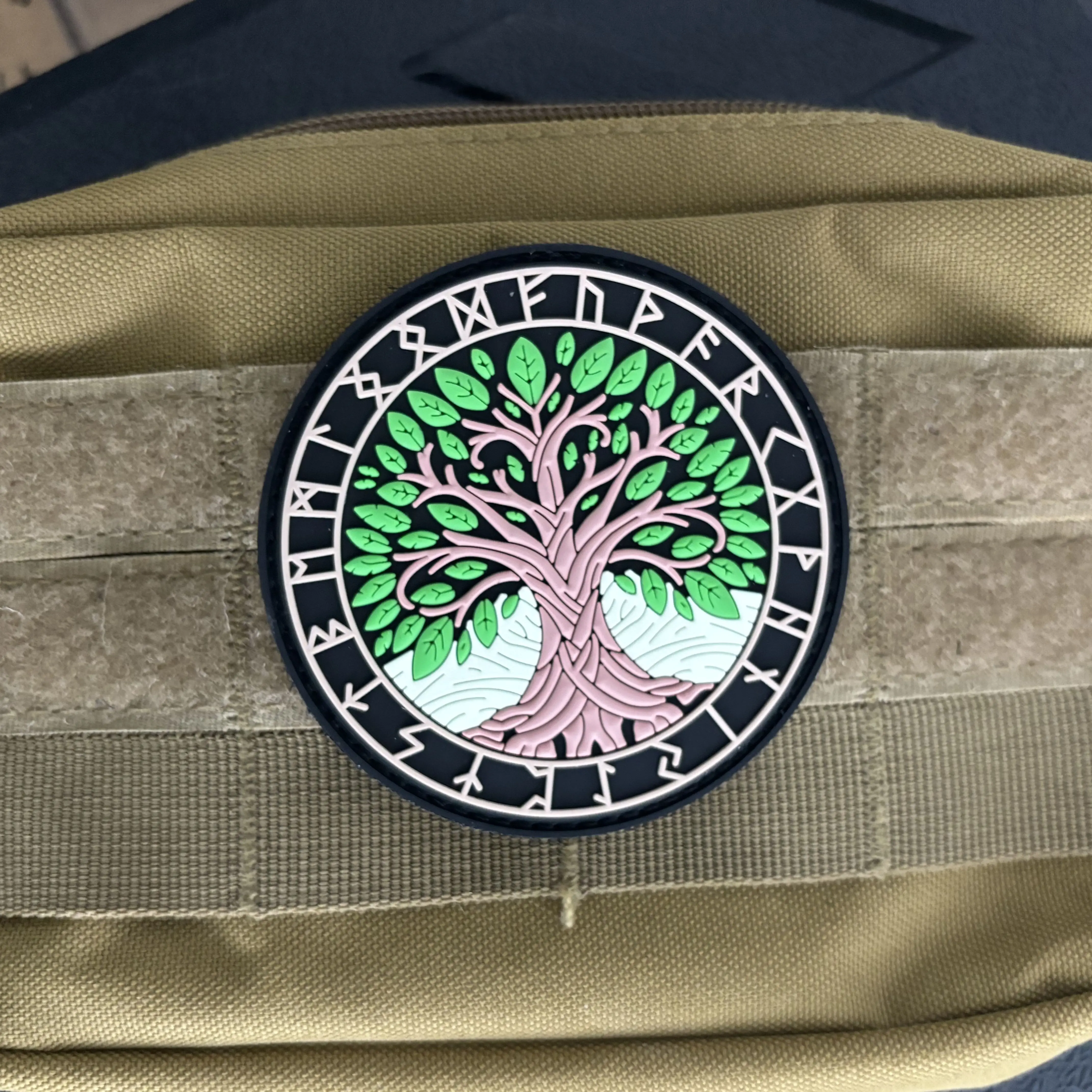 Parche de PVC de tótem vikingo Yggdrasil, insignia de moral táctica de árbol de la vida, parches militares de gancho y bucle para ropa, pegatinas para mochila - imagen 3