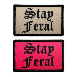Parche táctico Stay Feral con velcro 5x7 cm