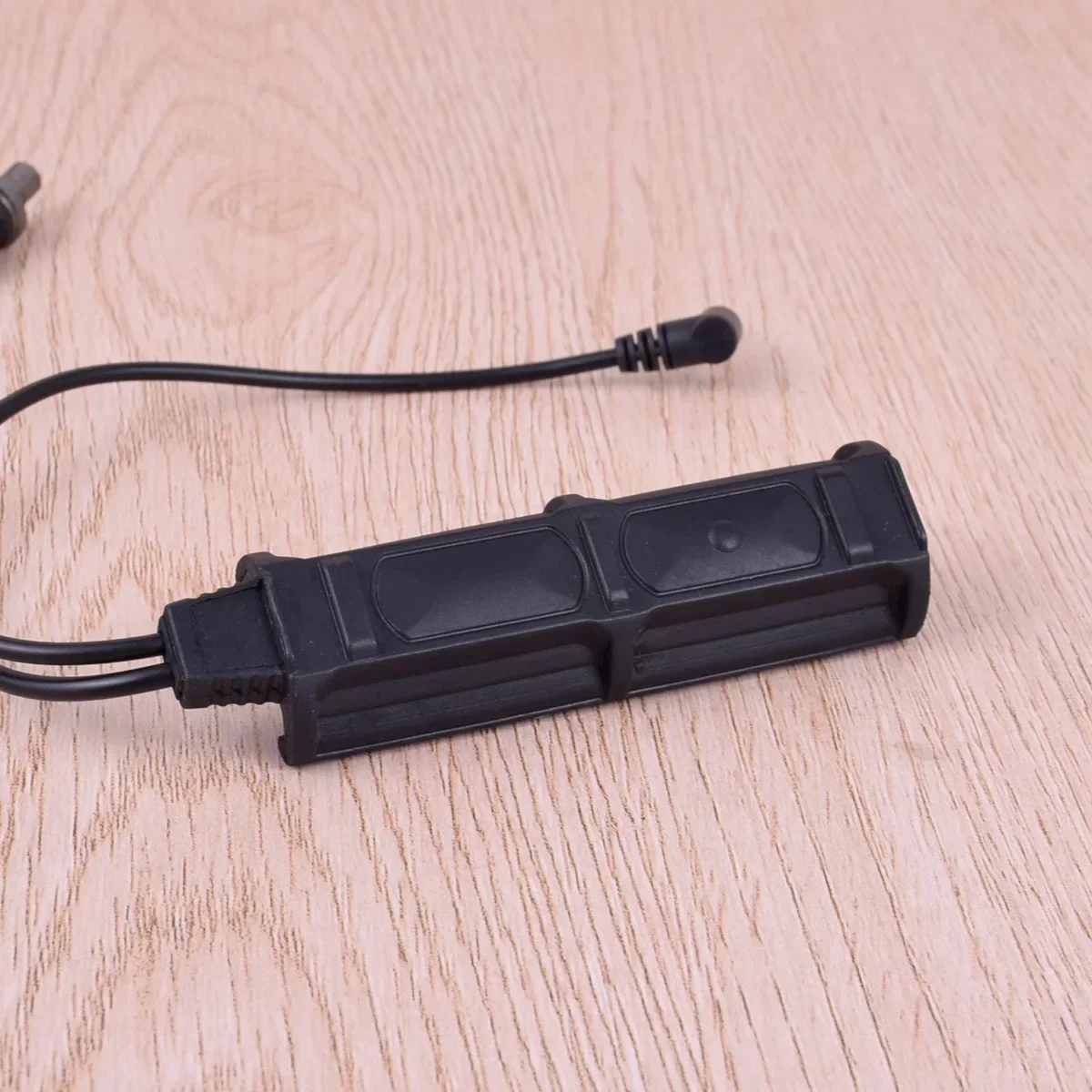 Arma de engranaje táctico, interruptor doble remoto, enchufe de 2,5mm para PEQ M3X Airsoft Surefir M Series M300 M600, linterna montada en riel de 20mm - imagen 4