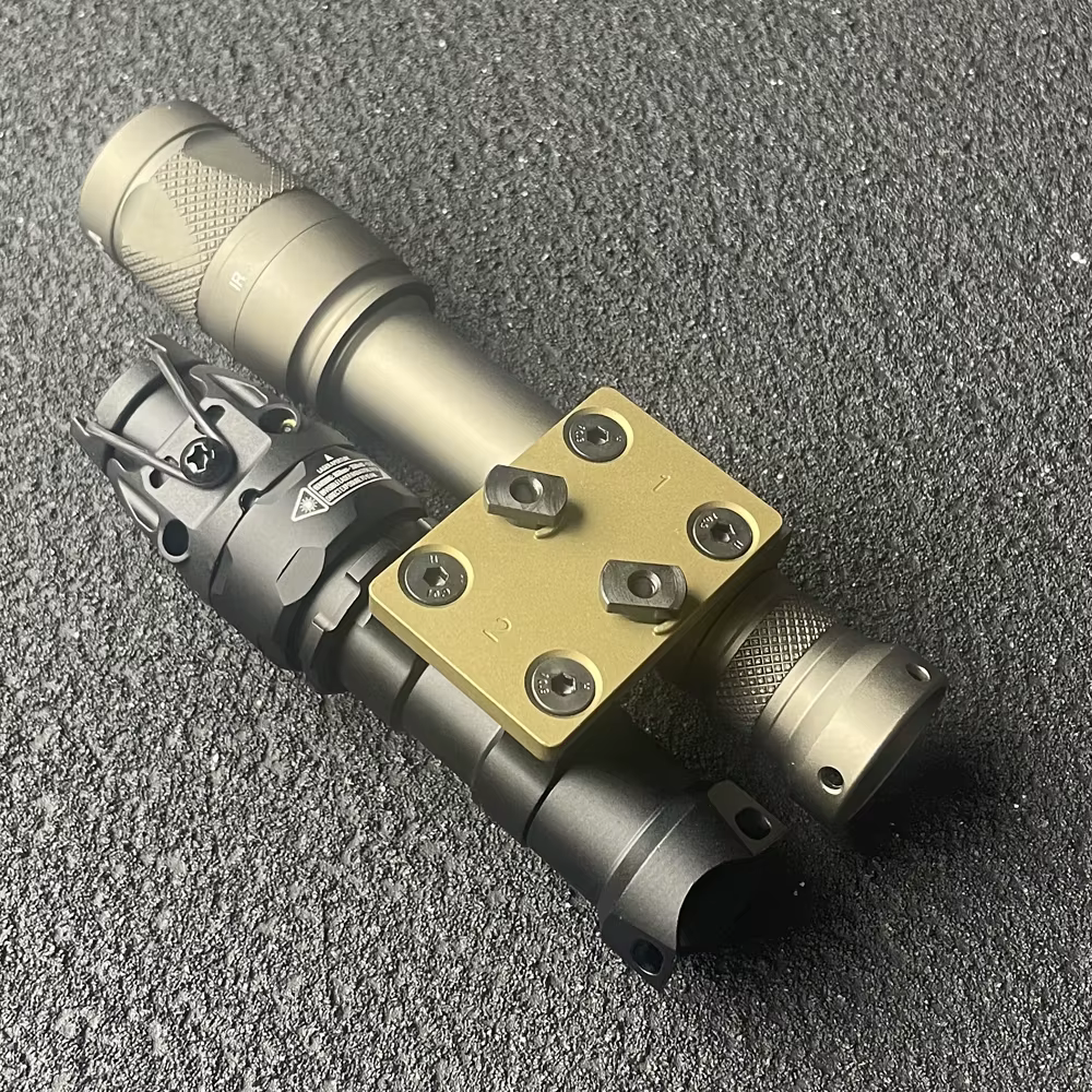 Soporte M-LOK doble cara para dos luces tácticas – Caza