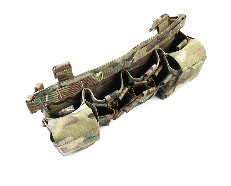 Detalle del chest rig táctico D3CRX con bolsillos frontales