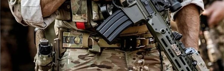 Detalle del sistema de velcro y la hebilla en D Cobra