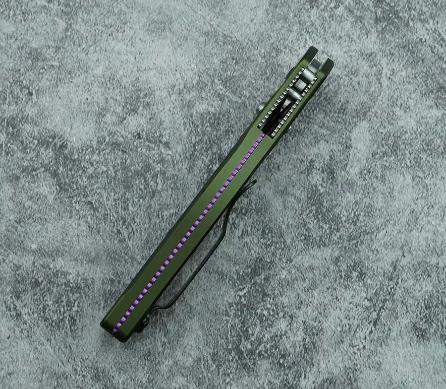 Cuchillo BM940 en contexto de uso EDC