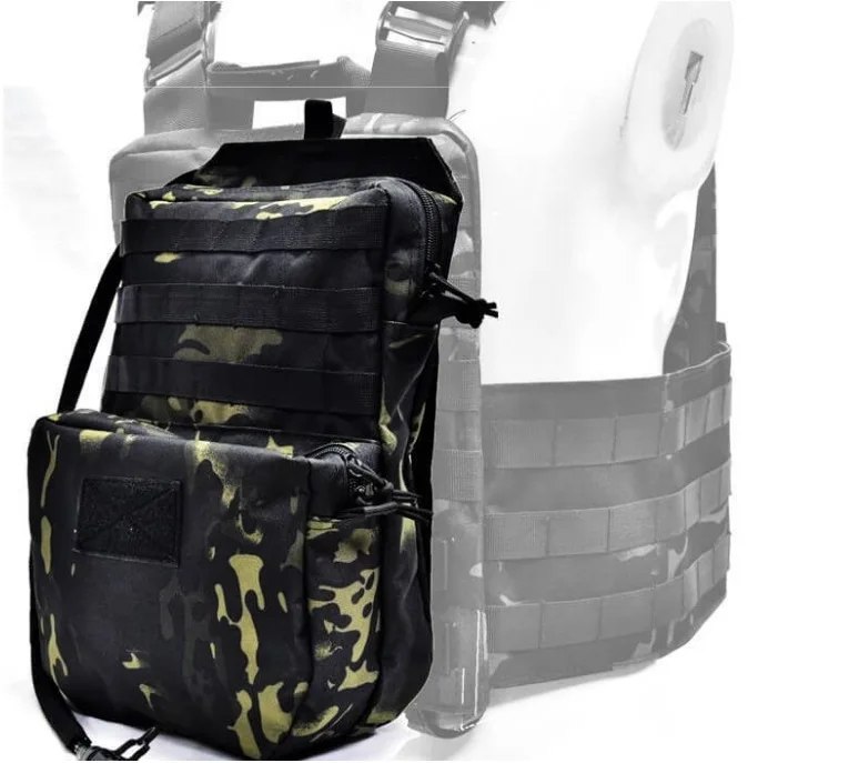 Mochila con sistema MOLLE y acabado camuflado