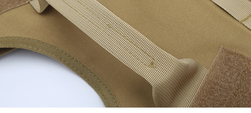 Chaleco táctico visto de frente con sistema MOLLE