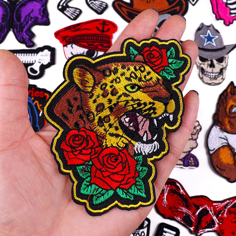 Parche táctico calavera rosa bordado para chaqueta o chaleco - imagen 5