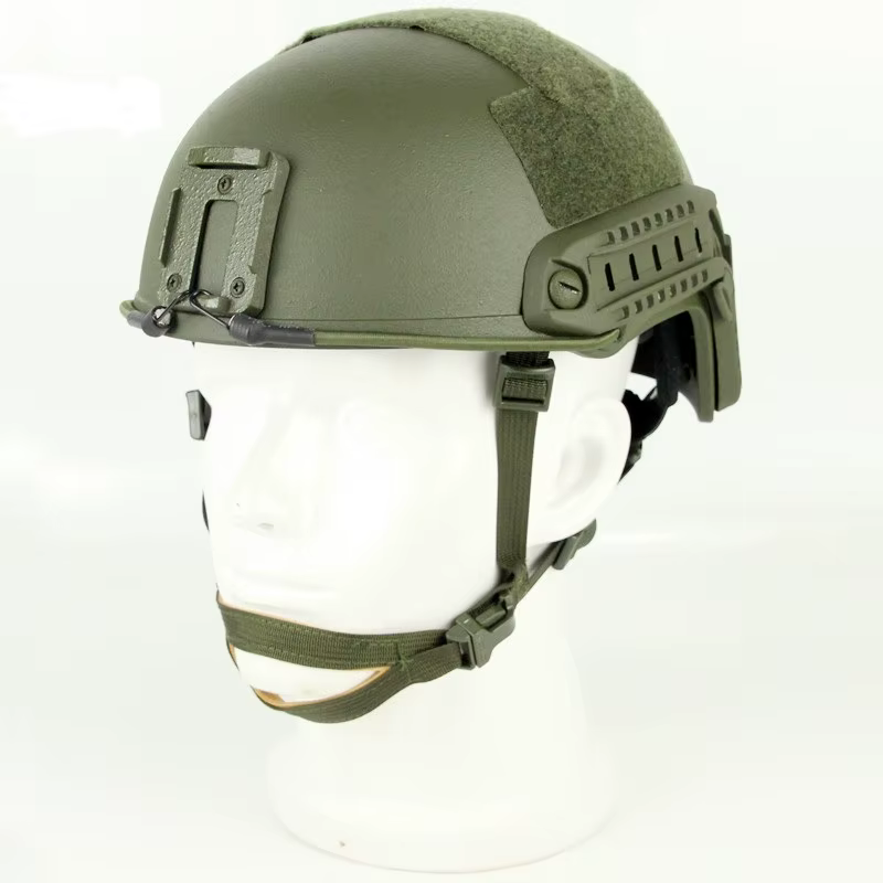 Casco táctico en vista frontal