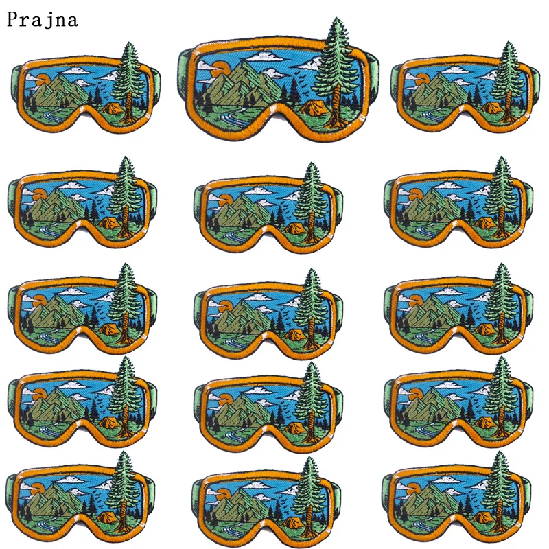 Primer plano del bordado del parche Prajna, mostrando la textura del hilo
