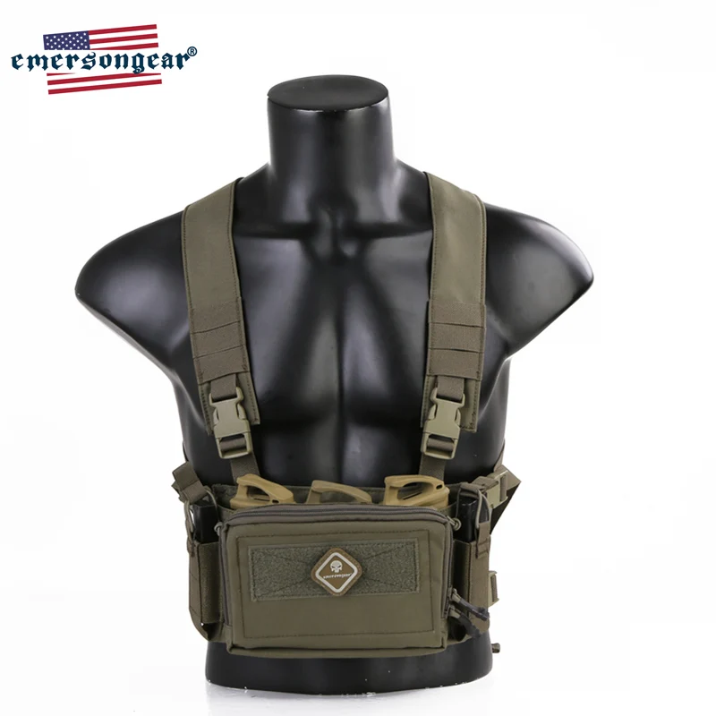 Vista frontal del chest rig mostrando las bolsas para cargadores 5.56