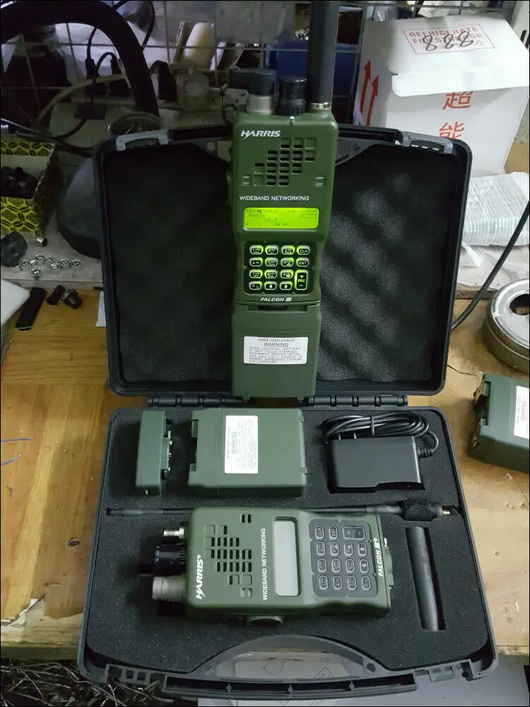Estuche baterías radio AN/PRC-152A con línea escritura frecuencia - imagen 2