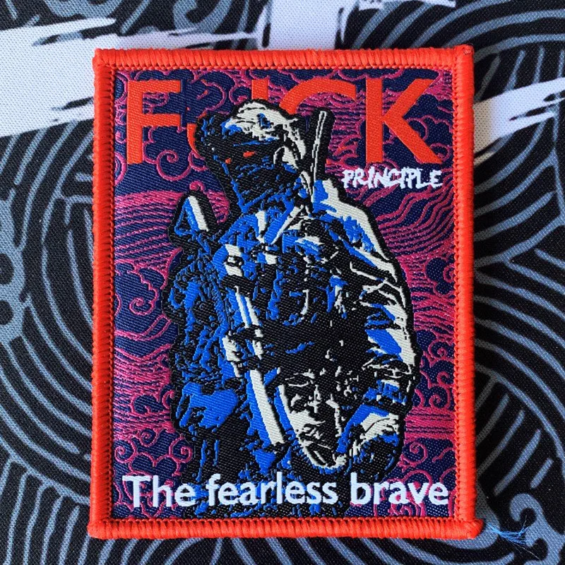 Parche bordado Fearless Brave para casco táctico - imagen 2