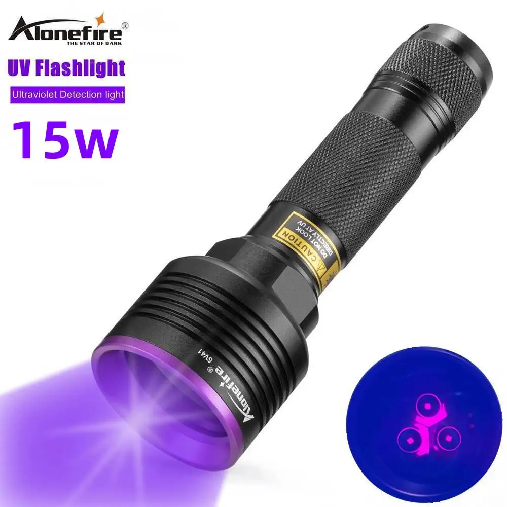Detector con luz UV en ambiente oscuro