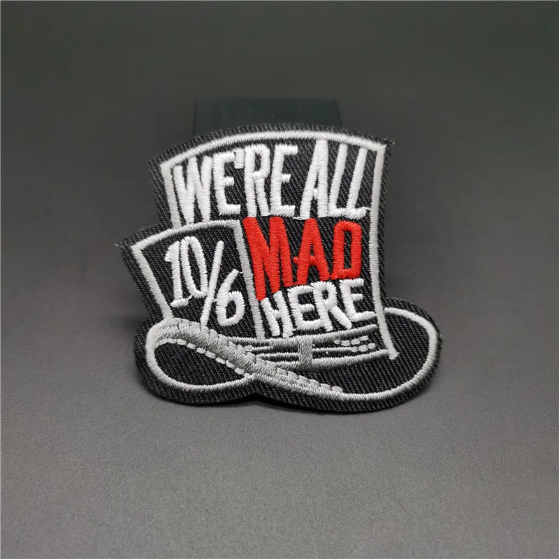 Parche bordado termoadhesivo We All Mad Here – Decorativo - imagen 2