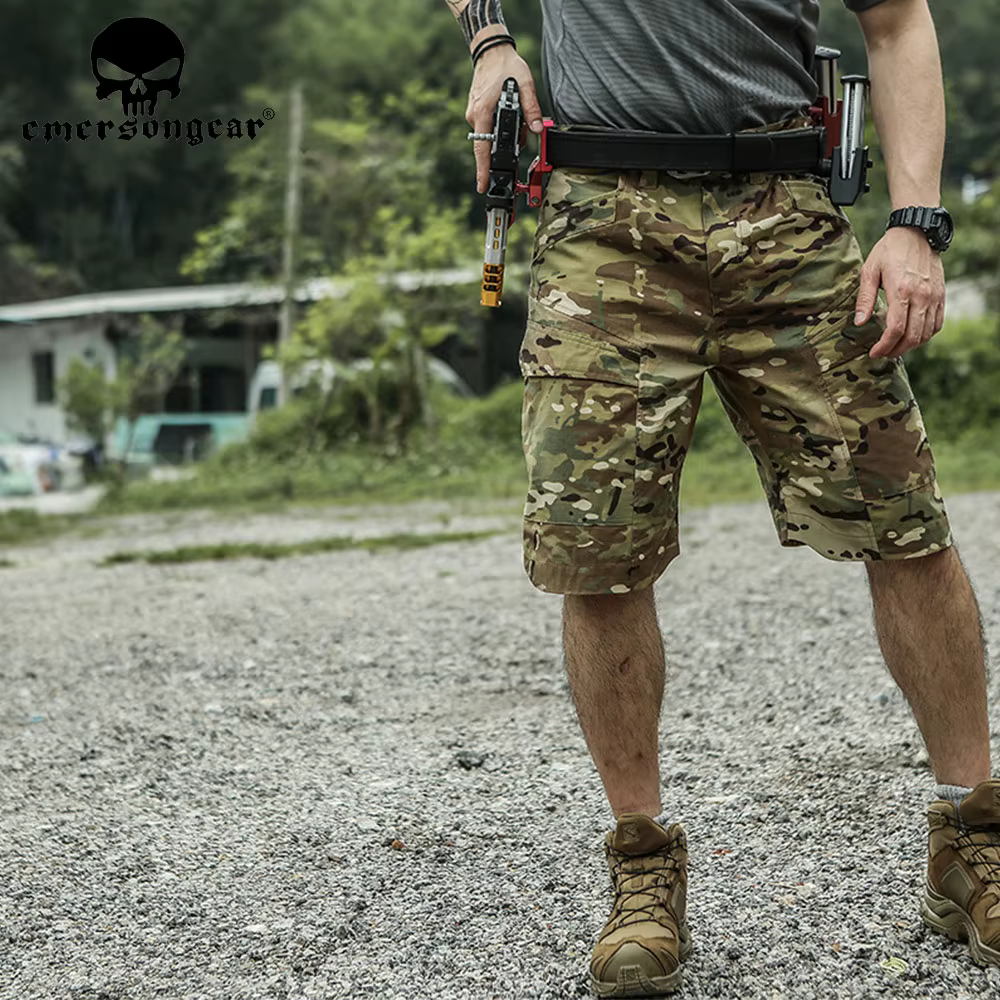 Pantalón corto táctico en uso durante actividad outdoor