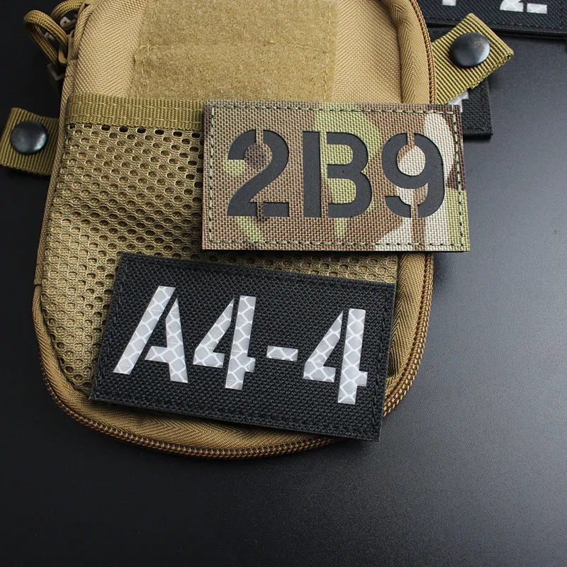 Parche táctico IR reflectante callsign para casco o chaleco MOLLE - imagen 5
