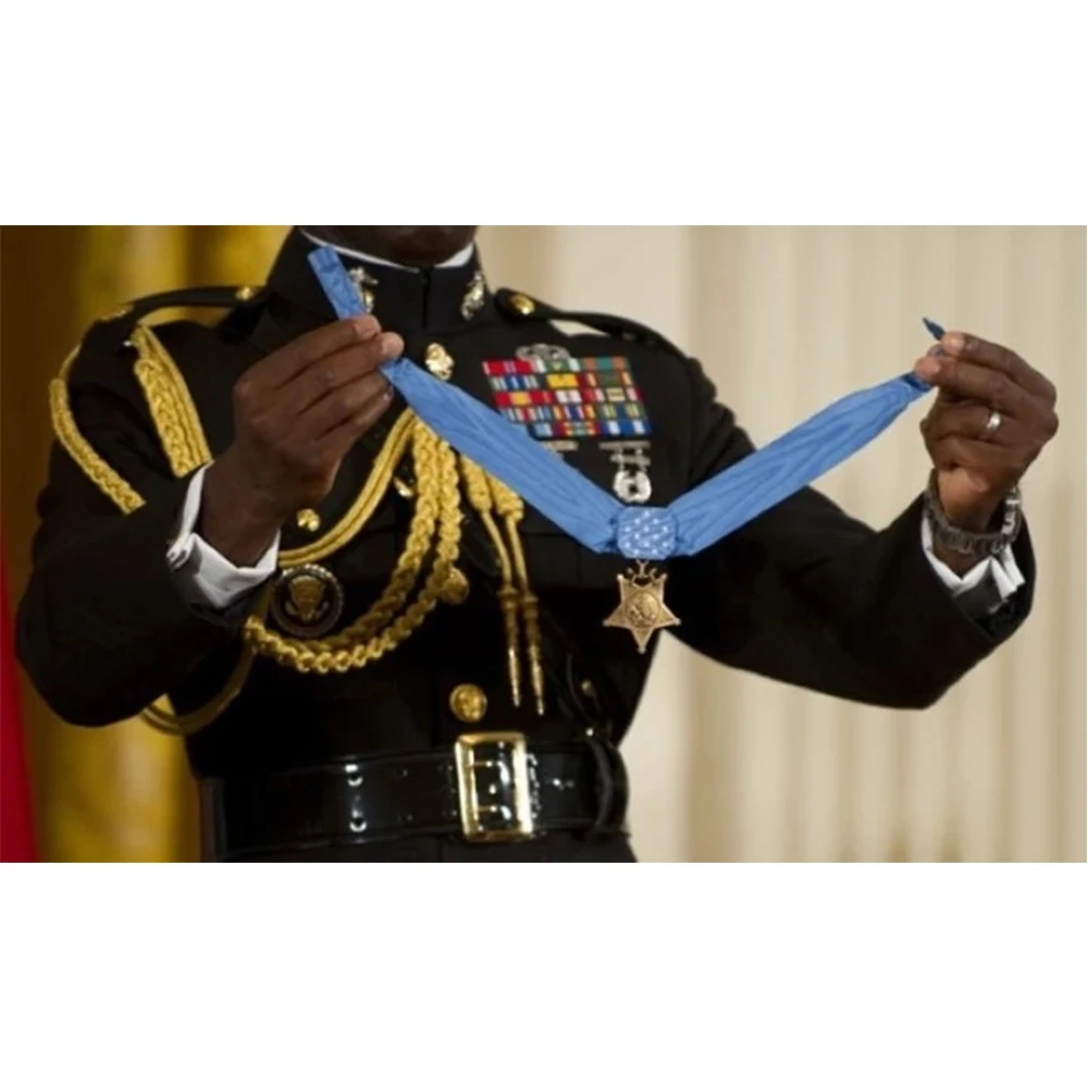 Diseño de insignia con estética militar