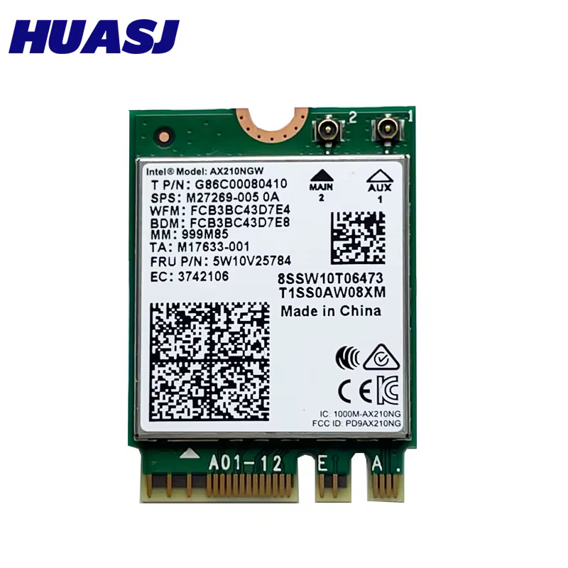 Detalle de la interfaz M.2 NGFF y el chip Intel AX210NGW