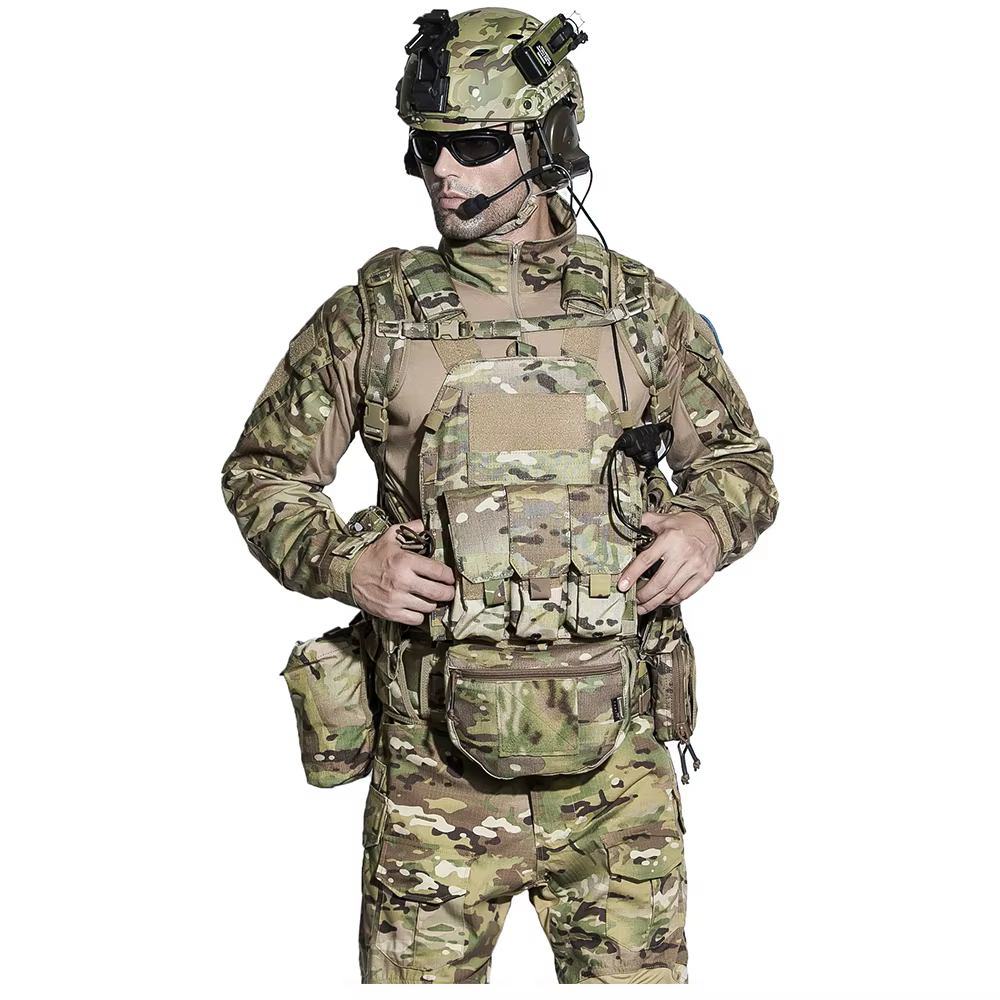 Bolsa en uso camuflado sobre chaleco táctico