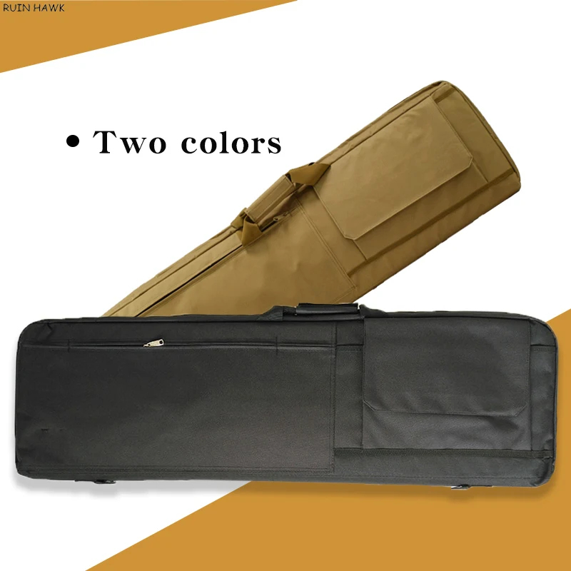 Detalle de correas y sistema MOLLE para cargadores