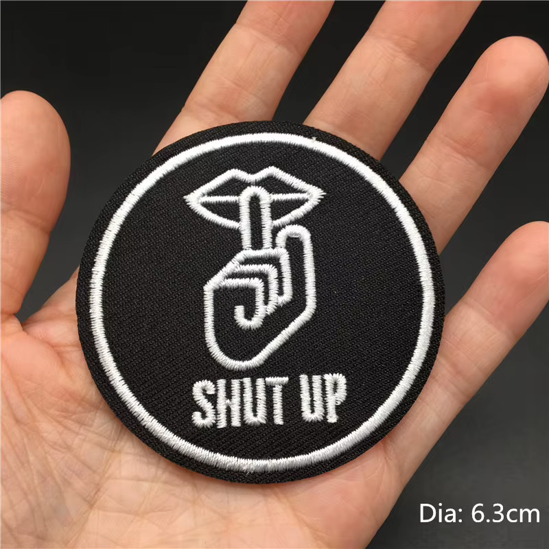 Parche bordado DIY en negro y blanco con cremallera para ropa - imagen 2