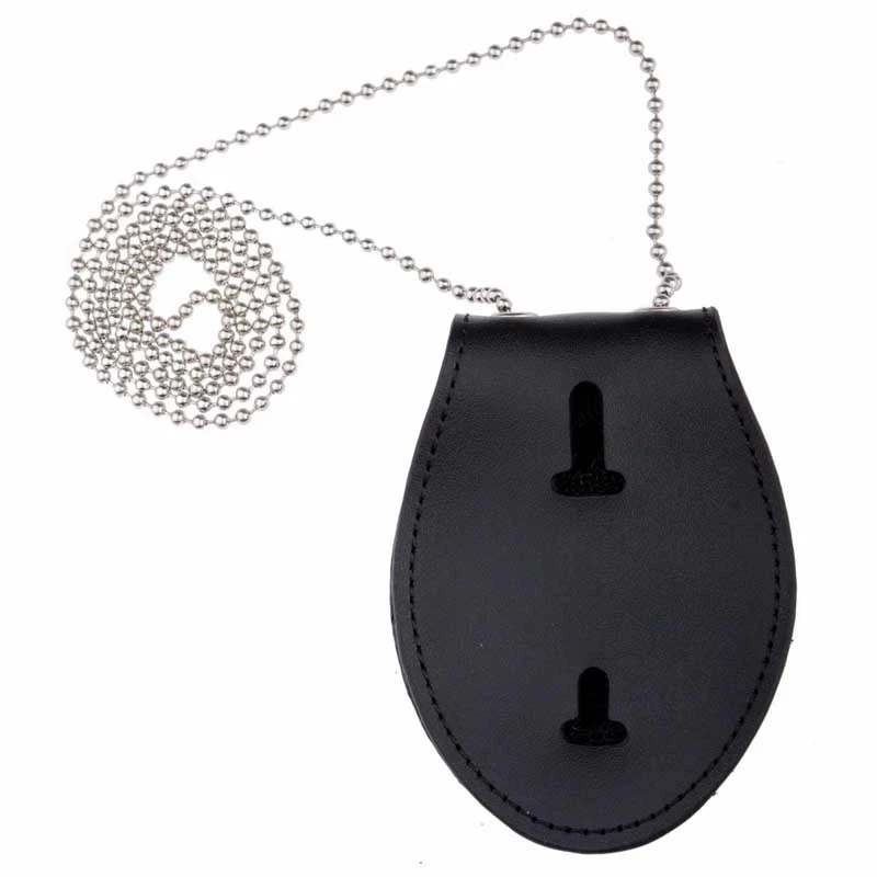 Portatarjetas de cuero negro con placa y cadena