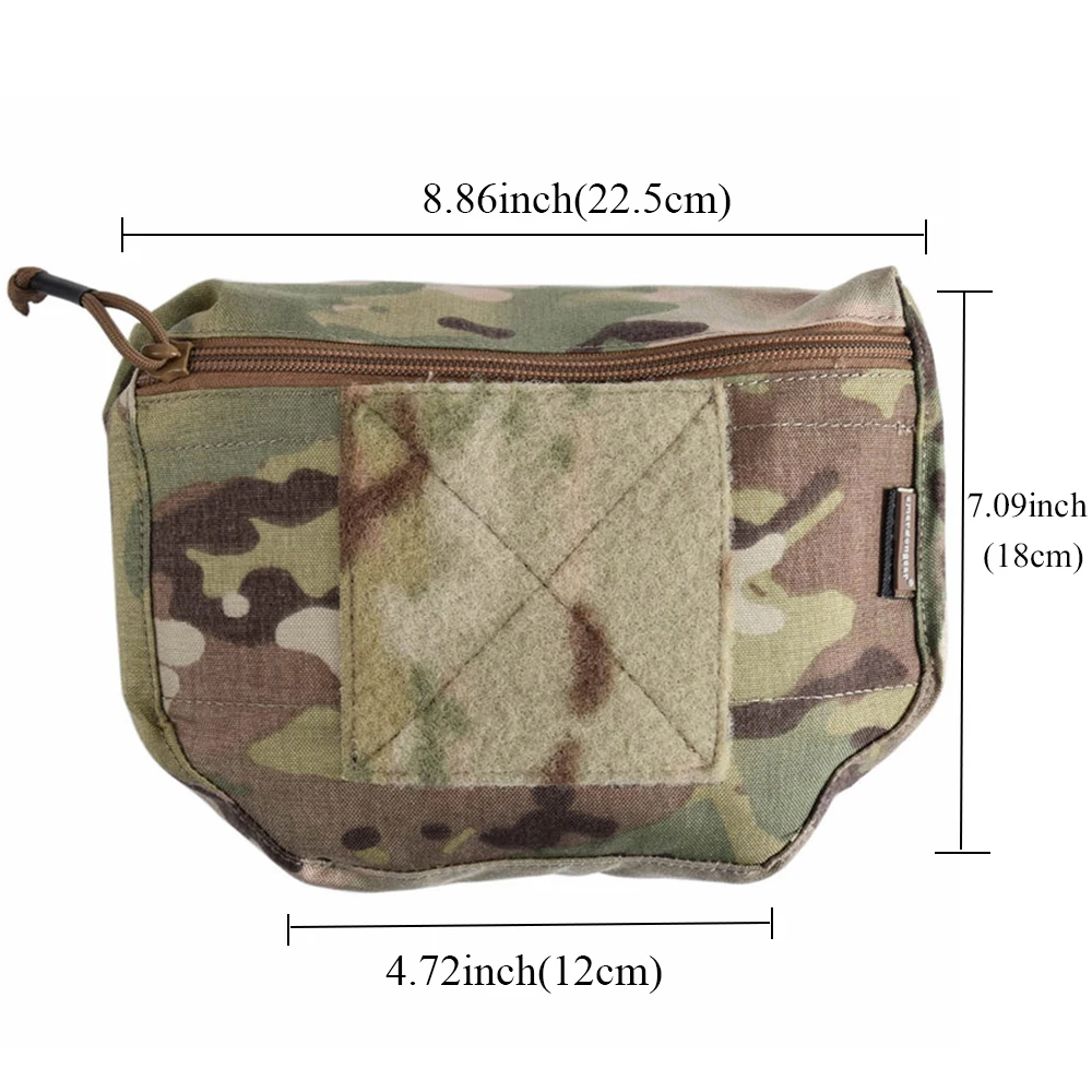 Detalle del cierre YKK y el panel MOLLE