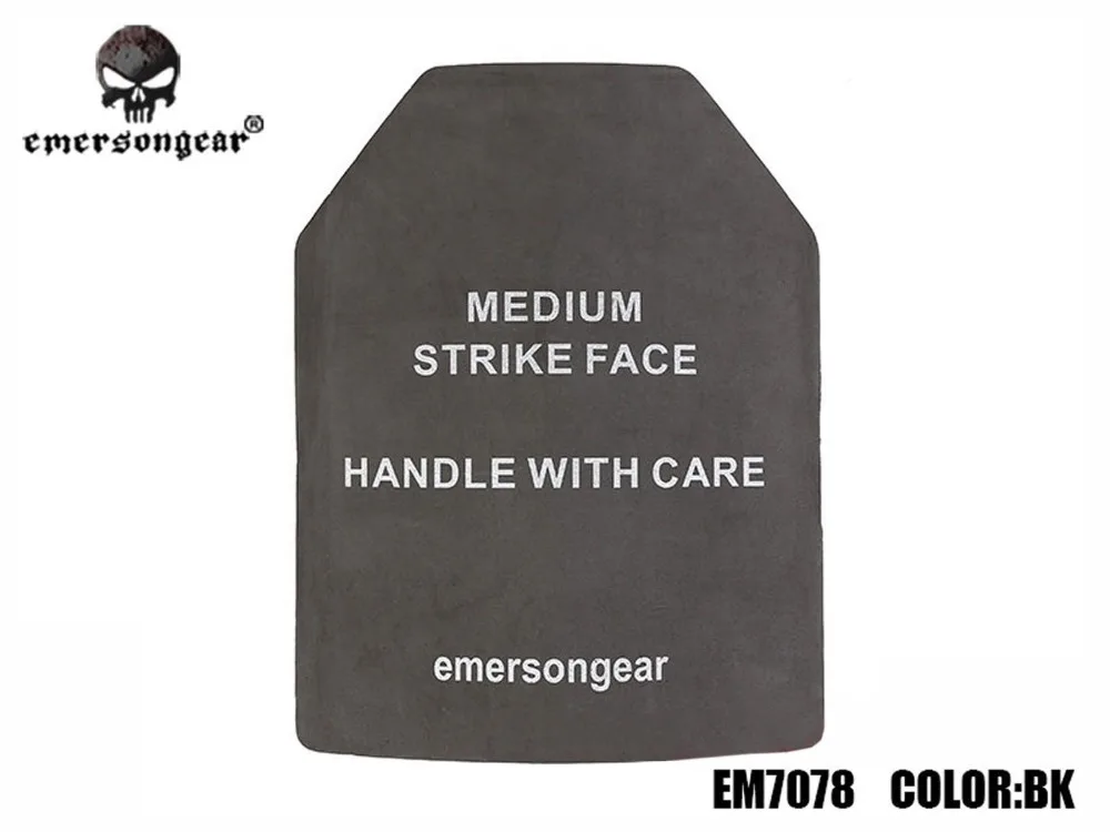 Placa simulada táctica en negro con textura detallada