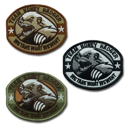 Parche bordado Honey Badger con gancho para chaqueta y mochila