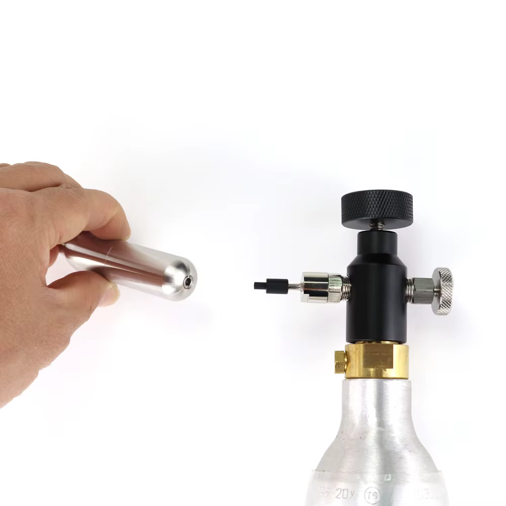 Adaptador de aguja de recarga CO2 vista frontal
